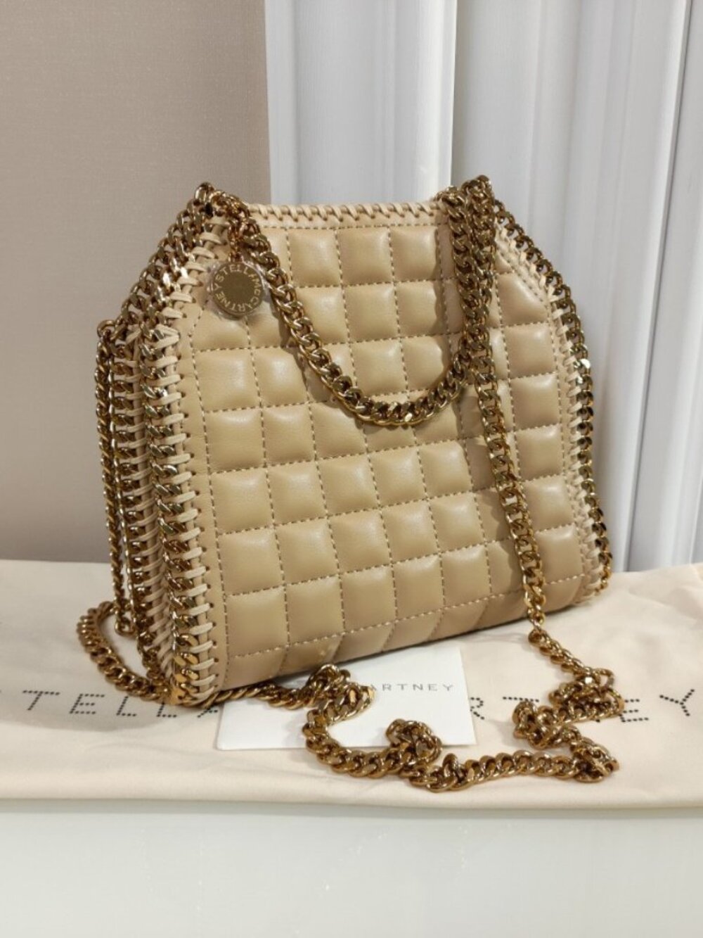 Stella McCartney Elegant Quilted Chain Bag - Picture 2 of 6